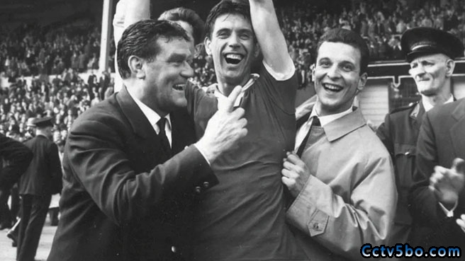1963年欧冠决赛AC米兰2-1本菲卡夺冠