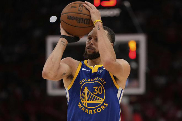名记Zach Lowe怒批NBA2025-26远投新规：纵容畏缩球员，力赞库里等敢投者