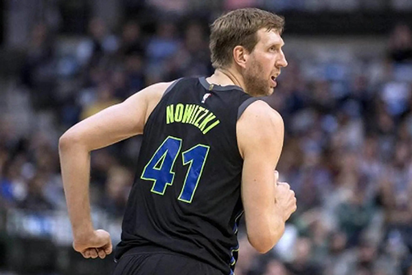 德克·诺维茨基:用投篮史诗铸就的NBA传奇