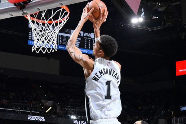 文班亚马剑指MVP+DPOY,NBA历史仅两人达成双料荣誉