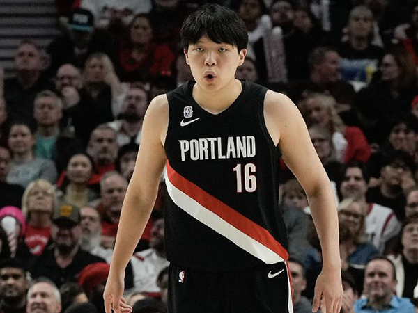 杨瀚森连续三场2分追近周琦总分 防守短板成立足难题