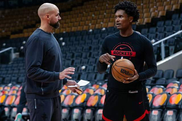 火箭128-101轻取绿军豪取3连胜 战术调整显成效