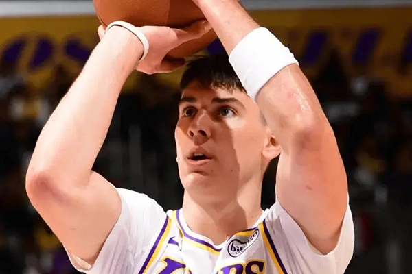 湖人三奇兵破质疑:海斯拉拉维亚布朗尼闪耀胜热火