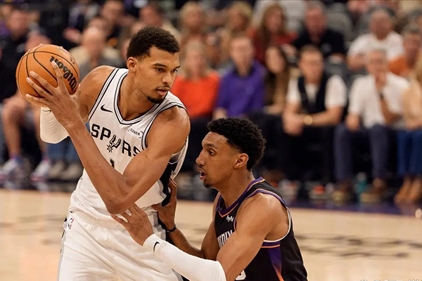 太阳破马刺不败纪录：文班亚马遇克星的战术解析