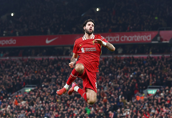 TA:利物浦力邀索博续约,未来队长已在阵中?