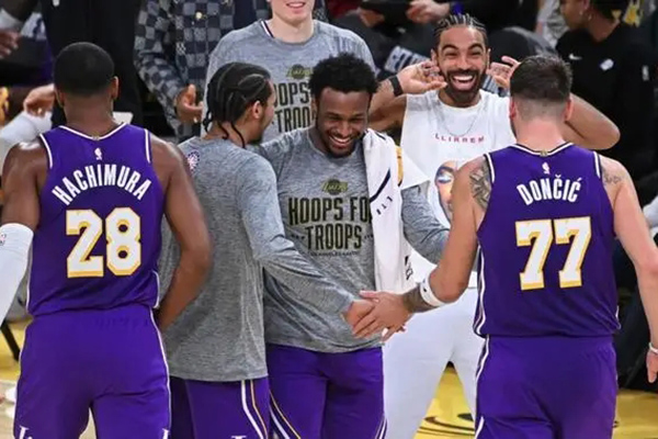 湖人险胜马刺豪取五连胜 东契奇35+9+13成制胜功臣