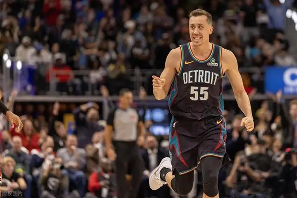 活塞豪取8连胜领跑东部：年轻核心驱动复兴之路