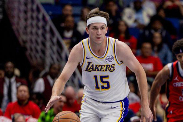 里夫斯砍31分后幽默自嘲:湖人迎利好詹姆斯复出临近