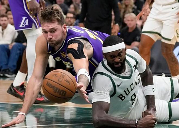 湖人119-95客胜雄鹿:团队协作成制胜关键