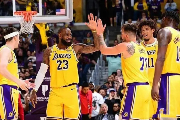 NBA震撼交易计划:火箭湖人商讨三换一方案