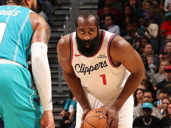 哈登55分率快船止连败:孤胆英雄难掩球队困境