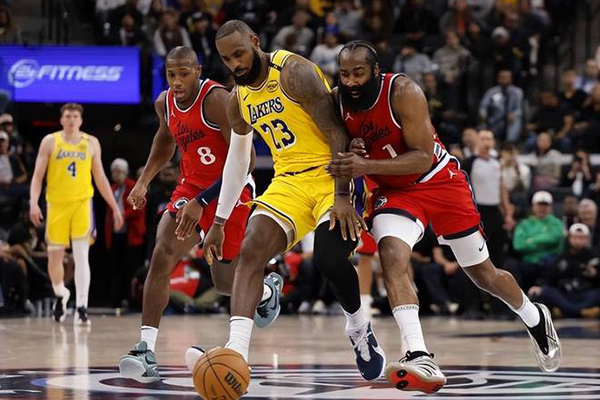 快船负湖人:防守崩盘跌至联盟倒数第三