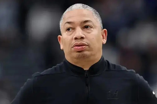 快船5胜16负陷泥潭：执教失当与重建困局