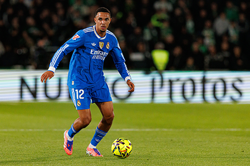 <a href=/zuqiu/realmadrid/ target=_blank class=infotextkey>皇马</a>伤情速报：阿诺德+卡马文加今赴检查，周末能否出战成疑