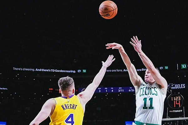 黄绿大战湖人残阵惨败绿军 24记三分暴露球队隐忧