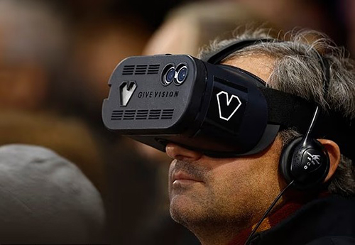 邮报：水晶宫首创“科技头盔”，视障球迷现场“看”球成现实