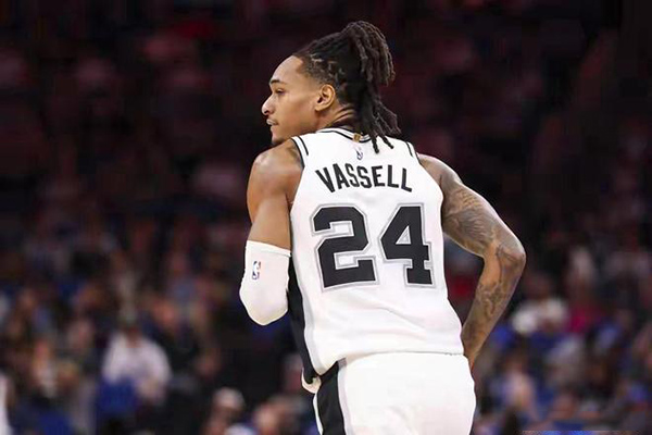 瓦塞尔放下个人数据,助力马刺半场20分领先鹈鹕