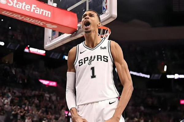 马刺135-132险胜<a href=/lanqiu/pelicans/ target=_blank class=infotextkey>鹈鹕</a>拒25分逆转,文班亚马复出在即