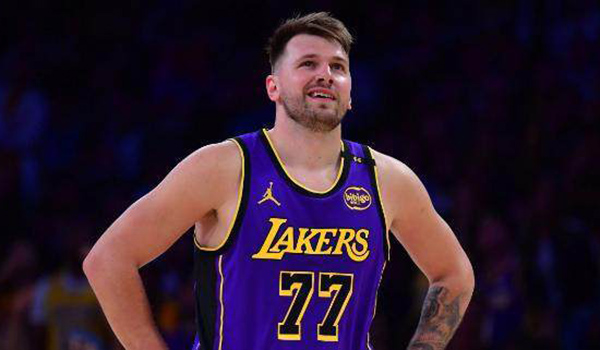 湖人季中赛出局马刺:东契奇35分仍缺统治力,防守拖后腿