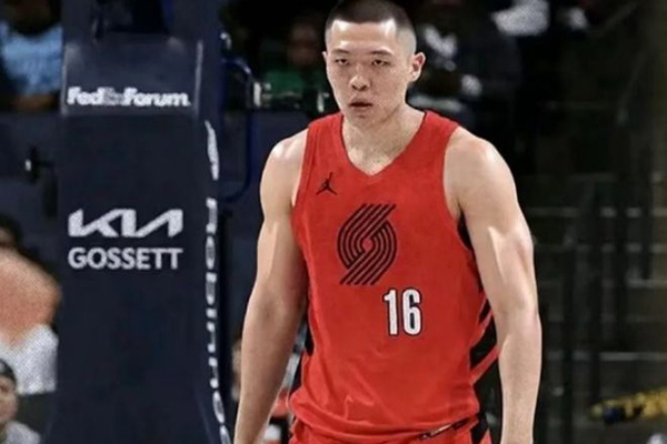 杨瀚森新秀赛季表现引争议,开拓者队记力挺:评判为时过早