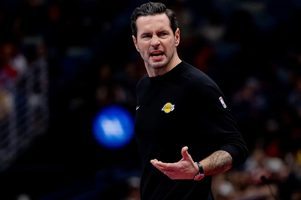 湖人险胜太阳避免两连败,技术罚球归属引更衣室隐患