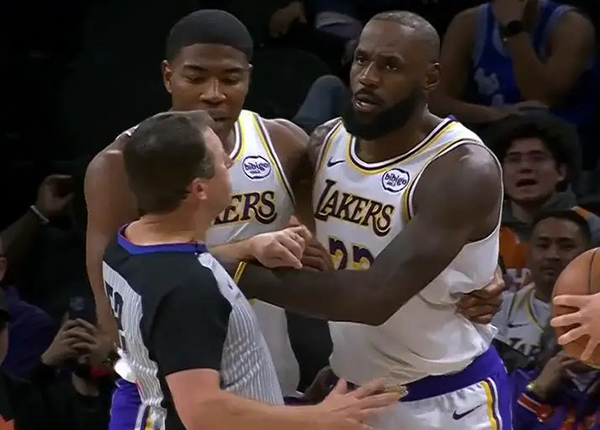 湖人险胜太阳上演惊魂逆转,詹姆斯狄龙全程缠斗拉满戏剧性