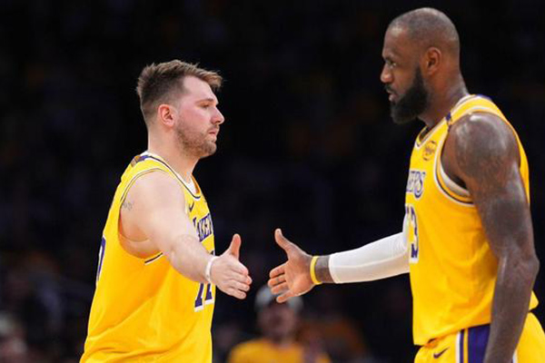 湖人防守困境引重视 雷迪克与东契奇、詹姆斯会面商讨对策