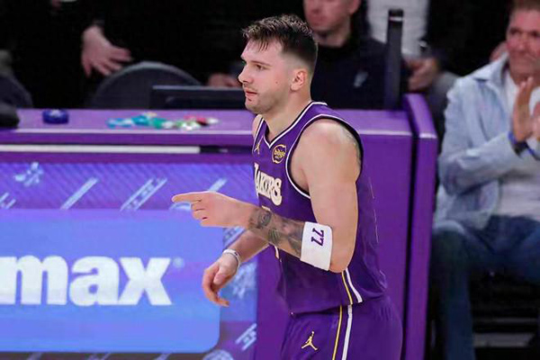 湖人进攻的隐性流向:传球勾勒的球队分化图景