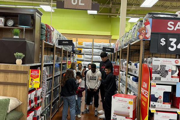 杨瀚森随开拓者参与慈善活动 昨日G联赛出战贡献14分