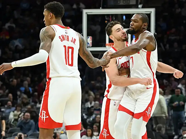 火箭背靠背惜败国王：领先14分遭逆转，攻防松散成致命伤