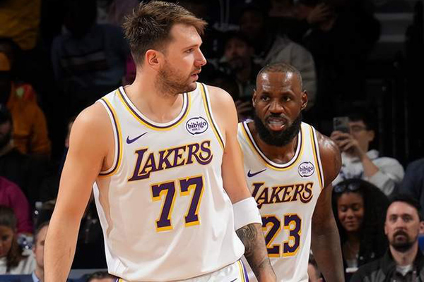 雷迪克点名批评詹姆斯，湖人三连败后更衣室气氛紧张