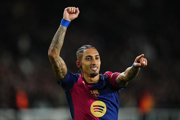 前教练炮轰FIFA:拉菲尼亚遭双标,他比登贝莱全能多了!