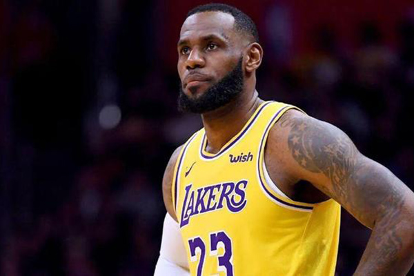 湖人主场惨败活塞,糟糕表现献礼詹姆斯41岁生日