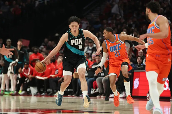 杨瀚森垃圾时间拼抢求生 异国乡音成寒夜慰藉