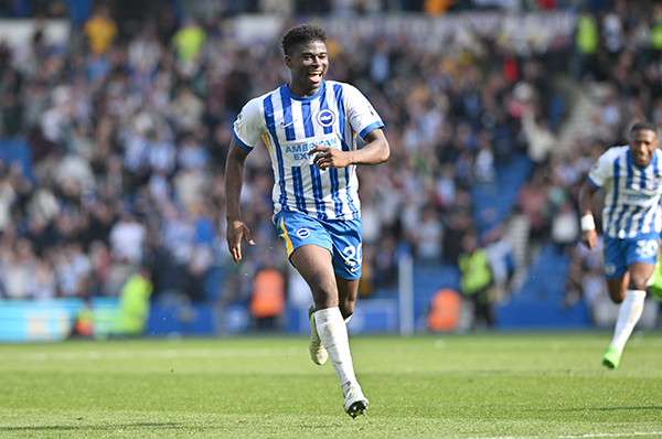 天空：曼联中场补强放缓，或等到2026一次性吃进两名新援