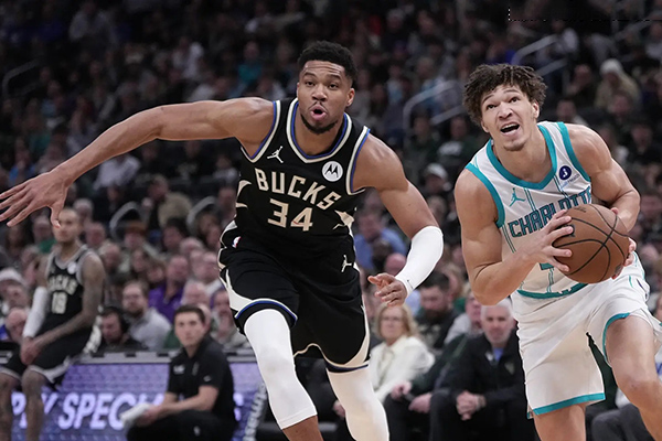 字母哥空接准绝杀,雄鹿16分逆转黄蜂避连败