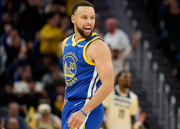 库里复出爆砍31分改写79年历史纪录，勇士逆转爵士取胜