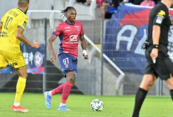 英媒:雅奎特争夺战升温,切尔西需抢在曼联前出手