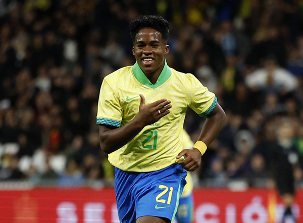 恩德里克：携手里昂冲冠，为重返巴西国家队拼尽全力