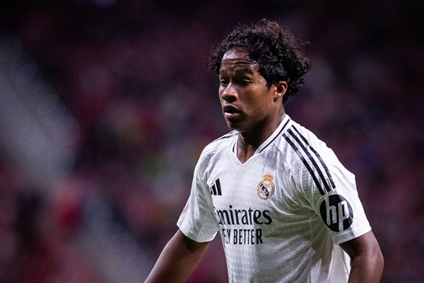 里昂总监回应“25场条款”传闻：合同里没写数字，但恩德里克会踢25场