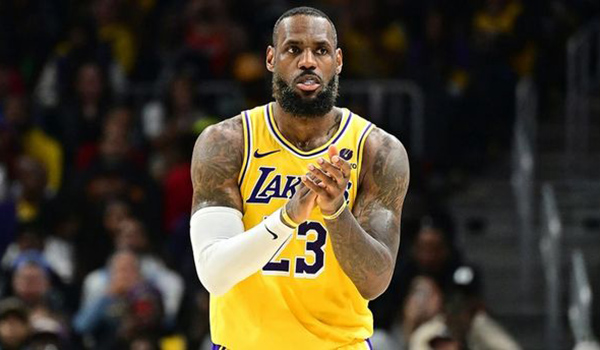 平台拿41岁詹姆斯数据引战引争议 单一数据难定历史地位