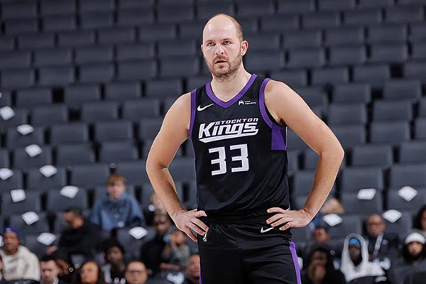 斯托克顿国王胜毒蛇 埃尔莫尔轰32分全场最高献全能表现