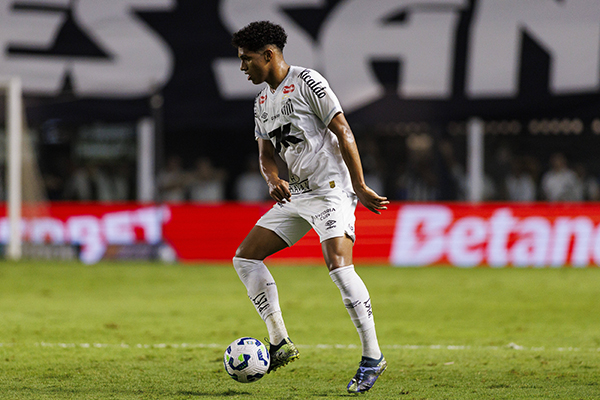 每体:巴萨退出桑托斯飞翼争夺,索萨转投热刺进入倒计时