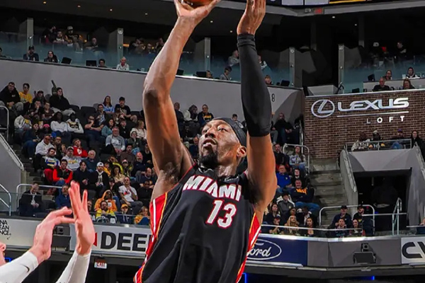 步行者爆冷胜热火：团队篮球铸就经典胜利