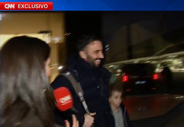 阿莫林“静音模式”应对曼联追问：全程微笑，闭口不谈去留