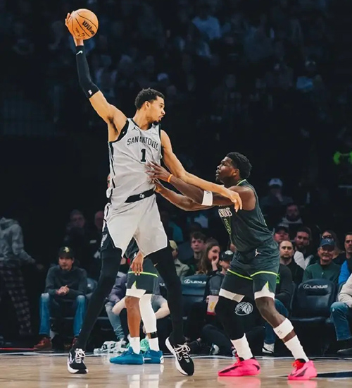 爱德华兹准绝杀！森林狼19分大逆转险胜马刺