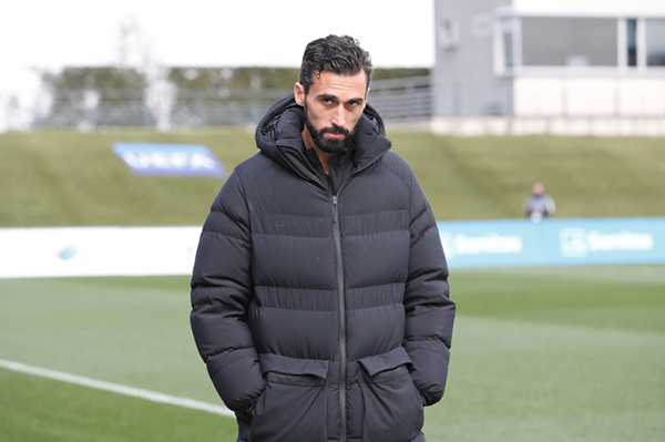 西媒揭秘阿韦洛亚：手握新闻学位，球场外低调如隐形人