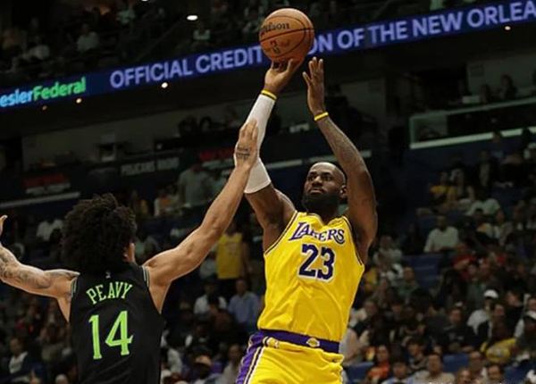 湖人轻取老鹰终结连败三喜临门 詹姆斯打脸黑粉 艾顿成胜负晴雨表