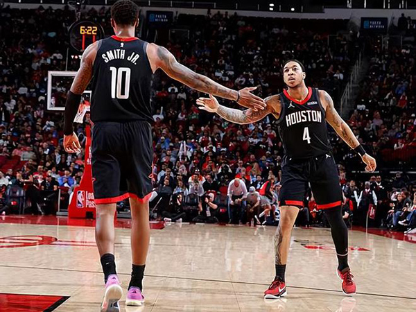 戴维森成火箭隐形亮点，乌度卡用人策略引争议