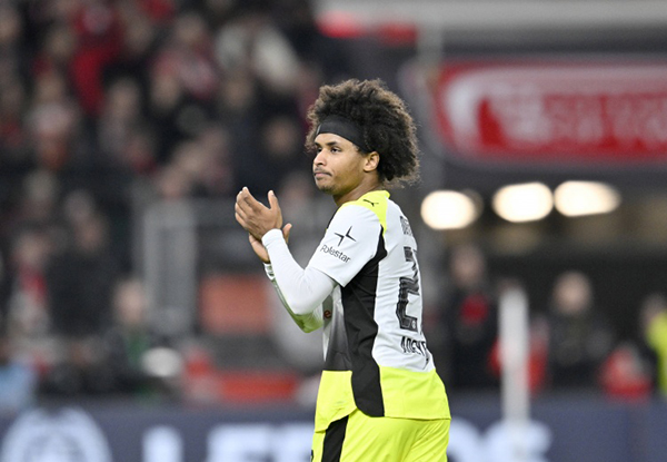 赢球也开心？体图曝阿德耶米赛后独自离开，多特将帅关系再引猜测